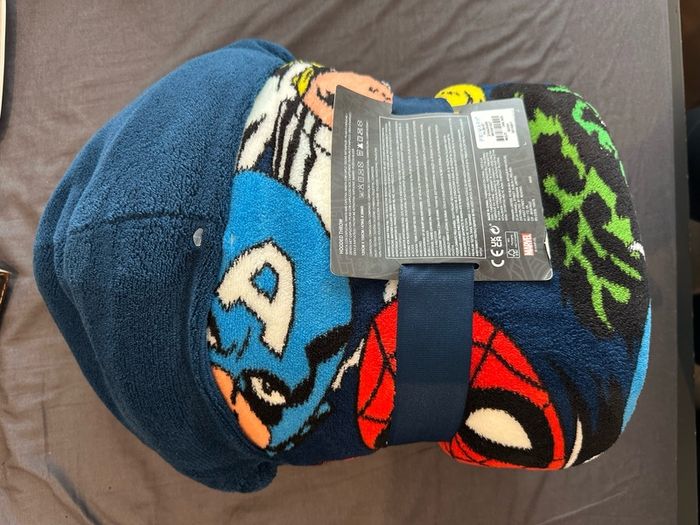 Marvel Hooded Throw