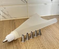 Silicone Piping Bag with 5 Nozzles
