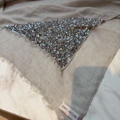 Sian Jacobs 70% Cashmere, 30 % Silk - 120 cm by 120 cm Scarf with embellishment on one corner