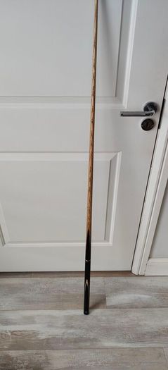 snooker cue with case