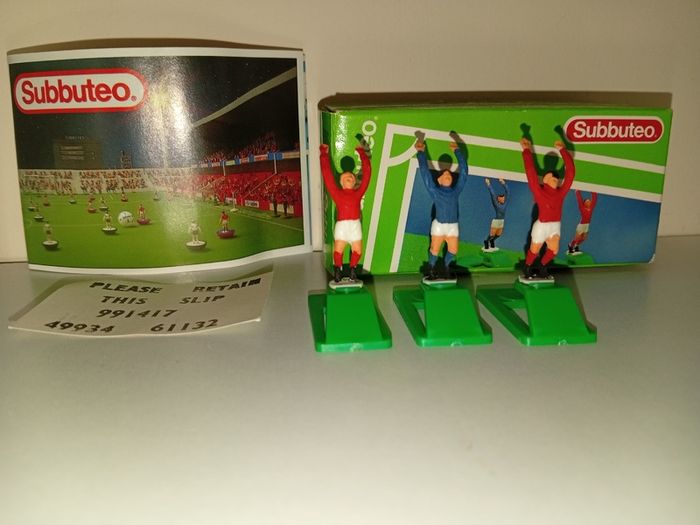 Vintage Subbuteo 61132 Throw In Takers Boxed Pair Red Blue Figures Waddingtons x 3