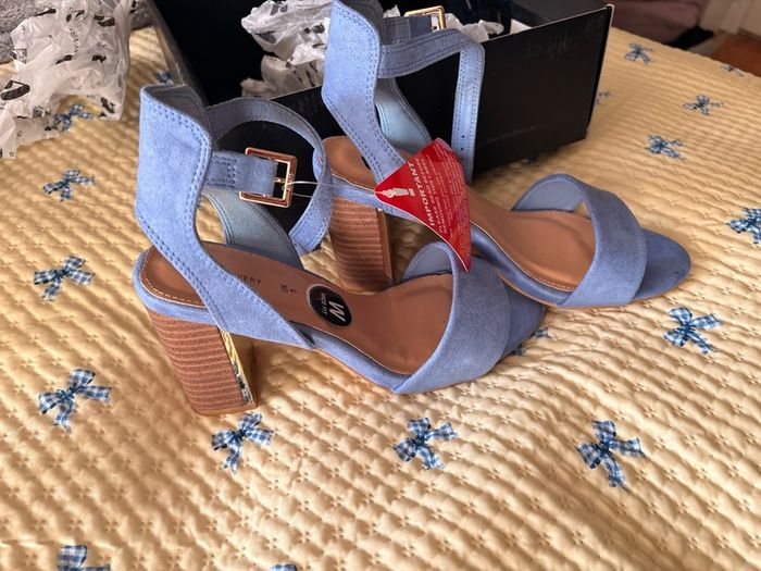 Block heel extra wide sandals