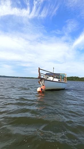 32 FT sailing boat 4 sleeper