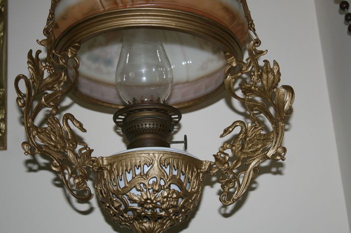 Antique Counter-Weighted  Parlor Oil Lamp