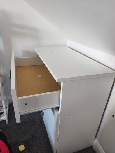 chest of drawers