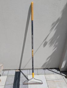 Spade / shovel / rake