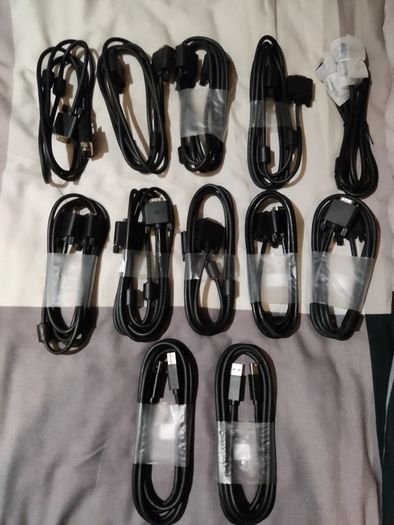12 Cables: 10 VGA Cables + 2 USB A to USB B Cables