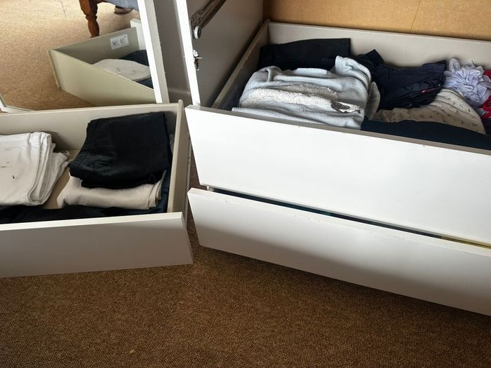bedroom chest of drawers.