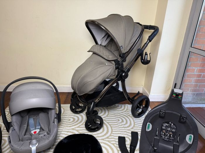 Full Egg 3 travel system Cybex car seat and isofix base