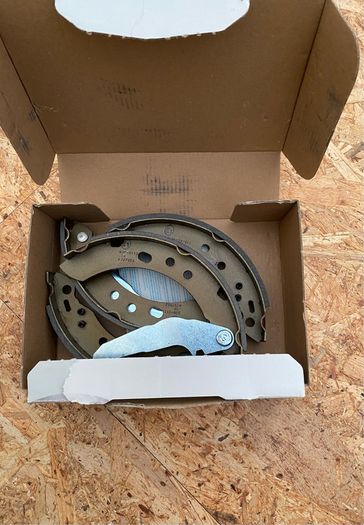 Brake shoe and Air filter for Nissan Micra