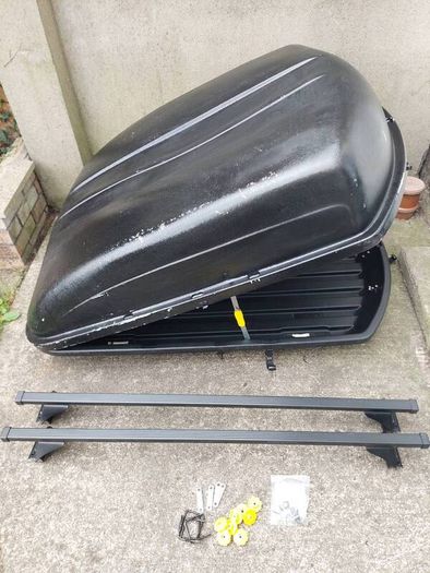 Car roof box