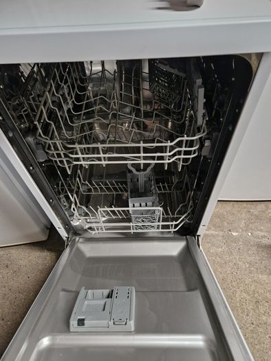 Candy slimline dishwasher