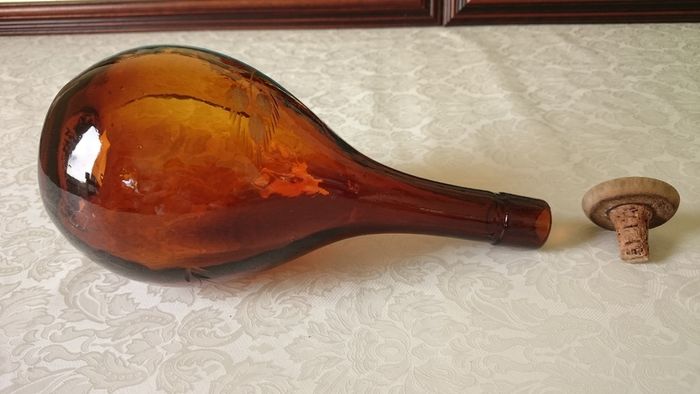 For Collectors Rare Vintage 5 Piece J. Albinana Oleria Spain Etched Amber Decanter With Matching Amber Wine Glasses Set