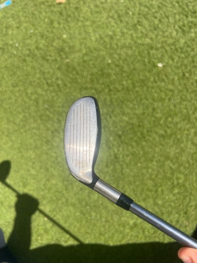 Titleist 909 H hybrid.