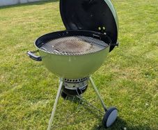 Weber Master-Touch Charcoal BBQ 57CM including Cover