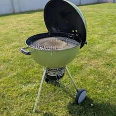 Weber Master-Touch Charcoal BBQ 57CM including Cover