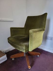 Swivel Hall Chair