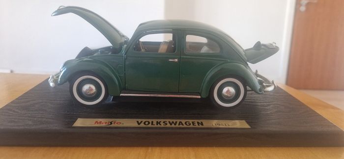 Maisto Volkswagen 1951 1:18 Green Diecast Model