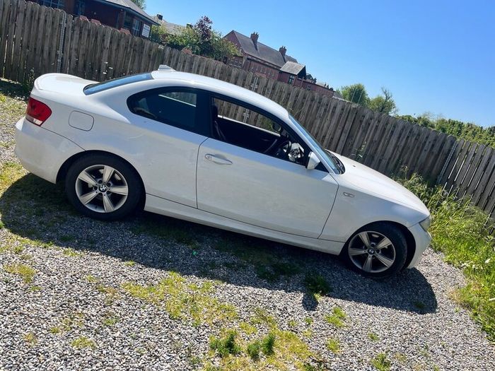 BMW 1-Series 2011 coupe