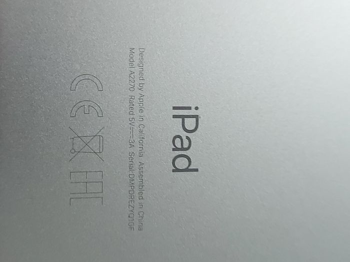 Apple iPad 8th generation a2270, not powering on, excellent cosmetic condition