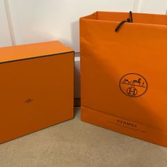 Hermes packaging box with carry bag