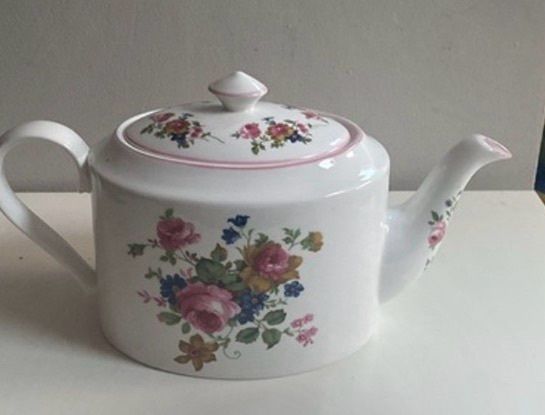 Fabulous Royal Albert Astbury  pattern tea pot