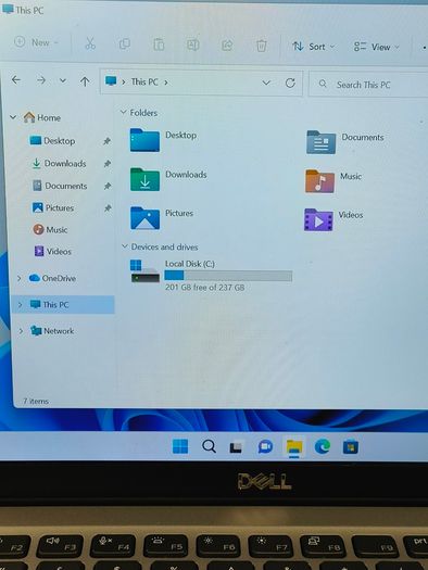 Dell Latitude 5410 14" i5-10310U (10th Gen) 8GB Memory 256GB SSD Windows 11 Pro.