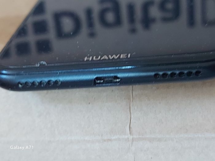 6 Mobile Phones for parts or repair, not powering on