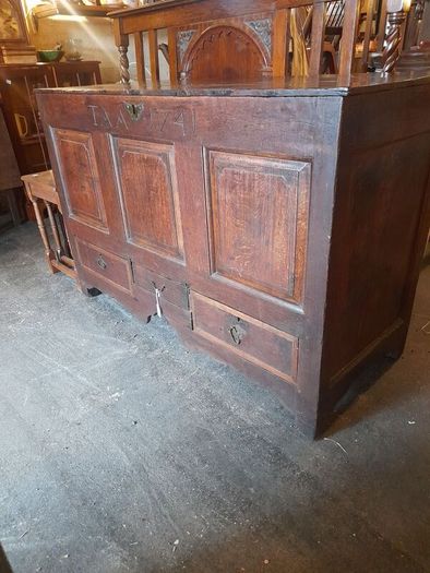 Antique Coffer / Mule Cest