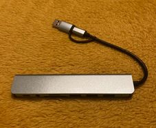 8 in 1 USB Hub for Data Transfer