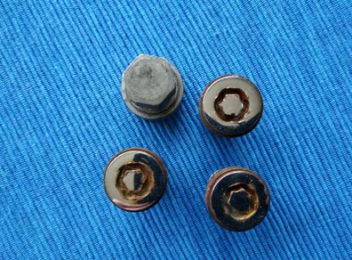 Locking Wheel Nuts and Removal Key for Volvo S40