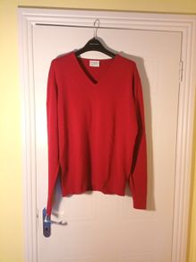 Merino Lambswool jumper, red, V neck,  Brand: Glenbrae