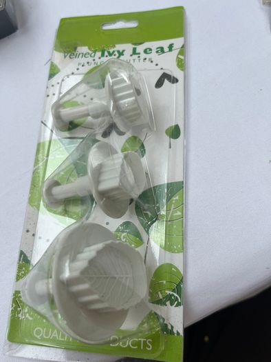 Ivy Leaf Plunge Sugar Paste  Cutters
