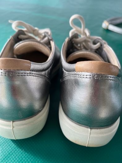 ECCO LEATHER SHOES. Ladies. EU 39 UK 6.   Colour Muted Aluminium Silver. Total comfort. 120 euro new. In very good lightly used condition.