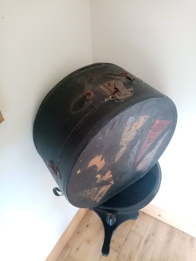 Vintage hat case
