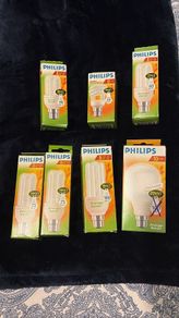 7 Philips Energy Saver Light Bulbs . New Boxed