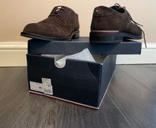 Tommy Hilfiger brown suede shoes. Size 10/5.