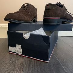 Tommy Hilfiger brown suede shoes. Size 10/5.