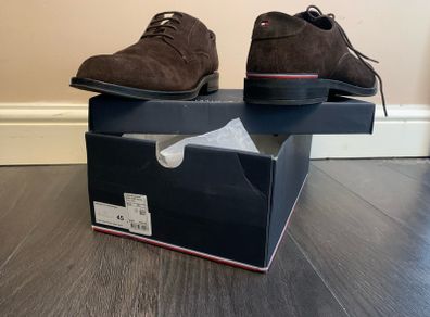 Tommy Hilfiger brown suede shoes. Size 10/5.