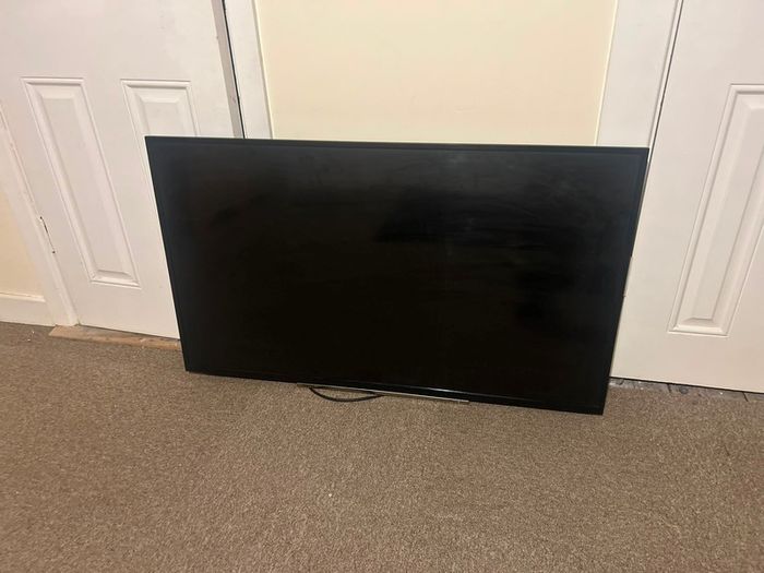50" toshiba flatscreen smart  tv