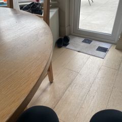 2 bar stools