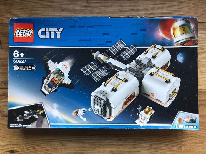 Lego City: Lunar Space Station (60227)