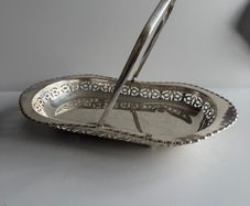 Stunning Vintage Oval Silver-Plated Cake/Bread Basket with Swing Handle - EJ EPNS