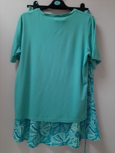 new skirt 18 and tee shirt marks & Spencer
