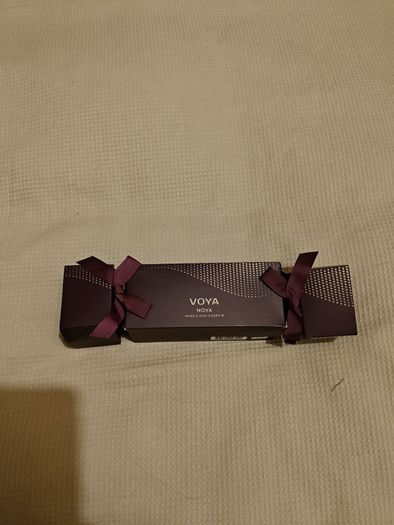 Voya Christmas Cracker