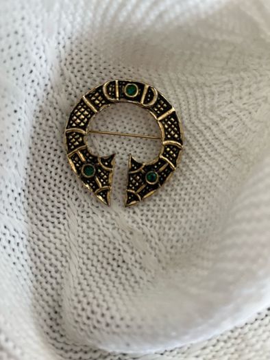 brooch