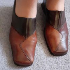 Ladies leather shoes