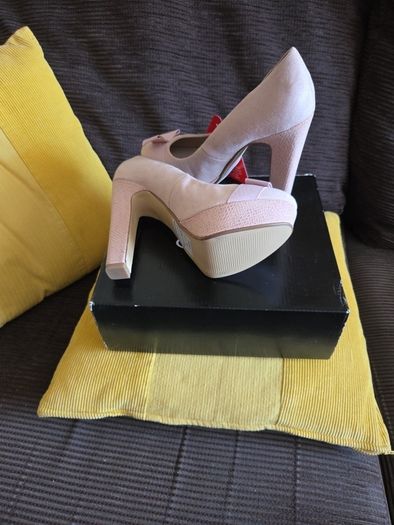 Brand New In original  box Shoe Box High Heels