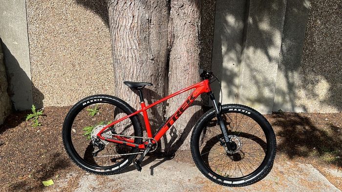 Trek Marlin 6 Mountain Bike + Brand New Full Face Helmet