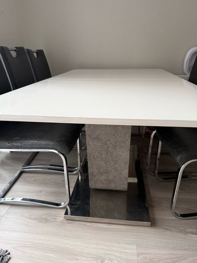 Table and chairs for sale